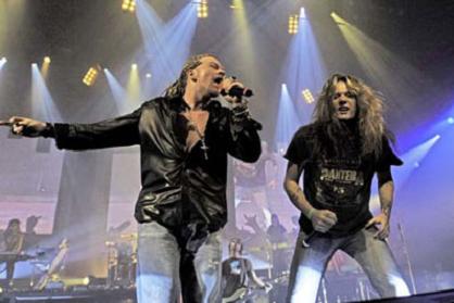 Axl Rose og Sebastian Bach synger duet Axl Rose og Sebastian Bach synger duet
