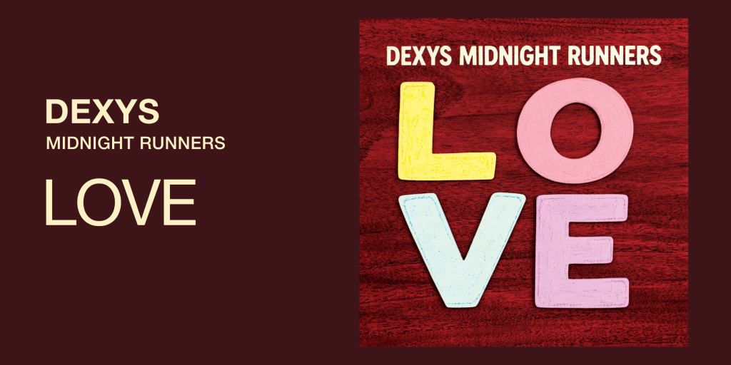 Dexys Midnight Runners – LOVE. Mørkerød header med albumcoverets farvede bogstaver i gul, rosa og lyseblå.